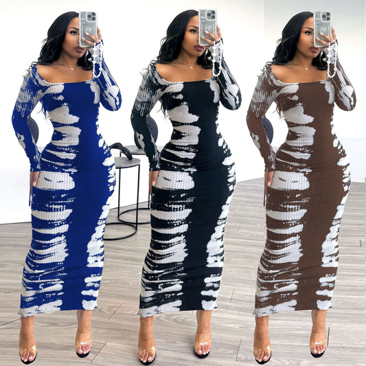 Elastic hip-hugging printed bodycon dress with slits at the back